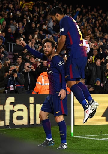 2-1. Messi celebró el segundo gol.