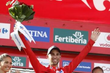 El ciclista australiano del equipo Orica Michael Matthews en el podio con el jersey rojo tras proclamarse hoy vencedor de la etapa y nuevo líder de la carrera, al término de la tercera jornada de la Vuelta Ciclista a España 2014 que ha transcurrido entre Cádiz capital y el municipio gaditano de Arcos de la Frontera, con un recorrido de 197,8 kilómetros. 