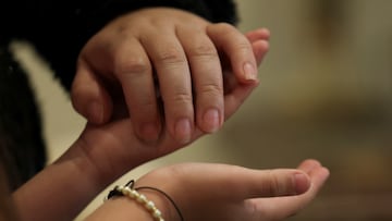 Indignación total en EEUU: ICE retiene a un padre mientras su hijo muere sin poder despedirse