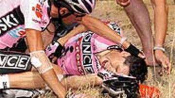 <b>¡QUÉ CAÍDA!</B> Beloki se recupera de su caída del 14 de julio en el Tour.