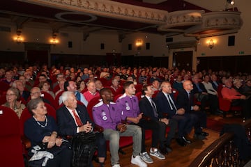 19/11/24 Reconocimiento a los 263 abonados más antiguos del Real Valladolid
ENTREGA INSIGNIAS