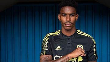 Oficial: J¨²nior, al Leeds United