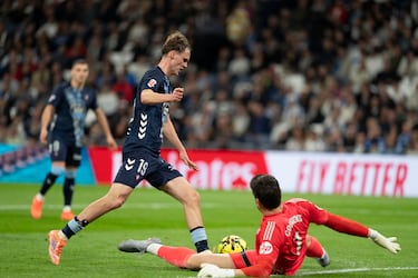 Contragolpe del Celta con el Madrid volcado y con 9. Rueda centra a Iago Aspas que filtra un balón hacia Williot, dejándolo solo ante Courtois. El delantero, en el mano a mano, regatea al portero belga y anota a placer.