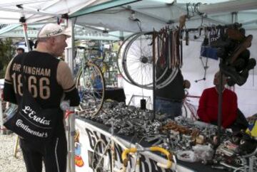 La carrera se creó en 1997 para salvaguardar la Strade Bianche de la Toscana. Empieza y termina en Gaiole, pueblo de la provincia de Siena.