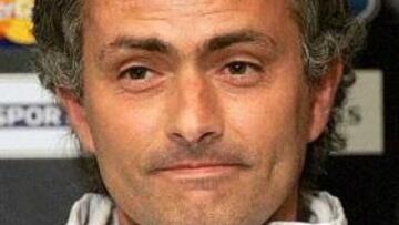 <B>SUERTE.</B> Mourinho se considera un tipo con suerte por poder disputar las semifinales de Champions dos años seguidos.