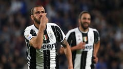 Footballers who turn traitor by moving to rival club