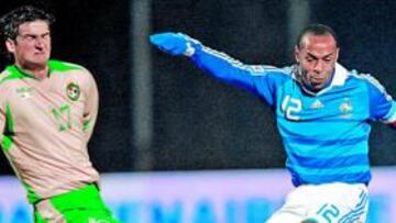 Ribery marca y salva la cabeza de Domenech