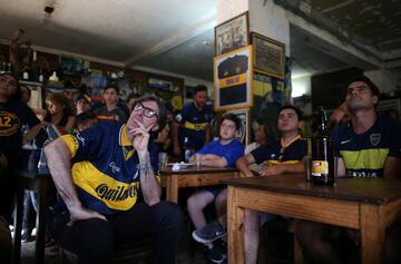 Aficionados de Boca viendo el partido.