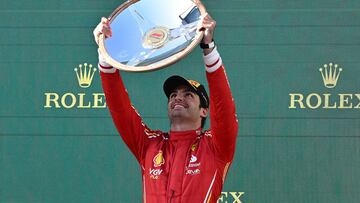 Carlos Sainz celebra la victoria del GP de Australia.