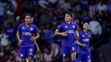 Soccer Football - Mexico - Liga MX - Cruz Azul v Guadalajara - Estadio Ciudad de los Deportes, Mexico City, Mexico - March 2, 2024 Cruz Azul's Lorenzo Faravelli celebrates scoring their first goal with teammates REUTERS/Raquel Cunha