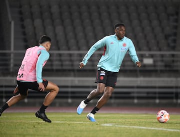 La Selección Colombia continúa preparando su amistosos ante Corea del Sur. Este martes entrenó en Seúl a la espera de que se termine de unir todo el plantel.