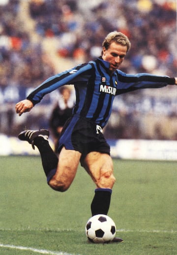 Máximo goleador de la temporada 85/86 con el Inter de Milán en la Serie A con 13 goles en 24 partidos 