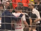 Podolski arma torneo benéfico, pelea con el juez y ve la roja