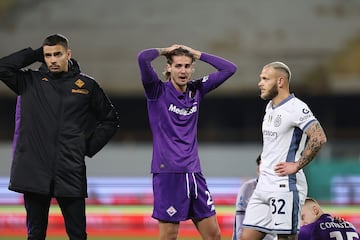 Edoardo Bove, de la Fiorentina, se desplomó al suelo durante el partido entre Fiorentina e Inter