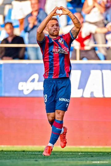 Otro de los jugadores que salieron al campo en la segunda parte y terminaron siendo decisivos. Diego Gonz¨¢lez marc¨® el gol que igualaba moment¨¢neamente el partido contra el Elche, empujando a la red un bal¨®n rematado por Soko.