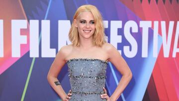 Kristen Stewart ha compartido la experiencia &ldquo;espeluznante&rdquo; que fue ponerse una r&eacute;plica del ic&oacute;nico vestido de novia de la princesa Diana para &lsquo;Spencer&rsquo;.