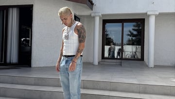 “Hice cadetes en Everton y fui a jugar a Suecia... Luego, entré a la música y me desvié del fútbol”