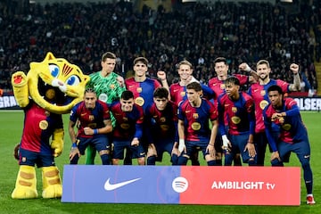 Once inicial del Barcelona. Wojciech Szczesny, Pau Cubars, Frenkie de Jong, Robert Lewandowski, ??igo Martnez, Raphinha, Pedri, Hctor Fort, Gavi, Lamine Yamal y ?lex Balde.