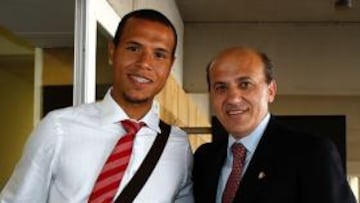 <b>PAZ Y AMISTAD EN MURCIA. </b>Tras la polémica con Luis Fabiano, Del Nido serenó el ambiente.