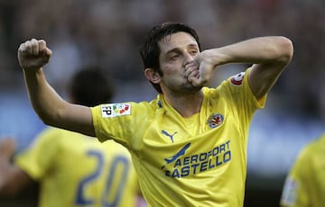 Nihat celebra un gol contra el Almería.