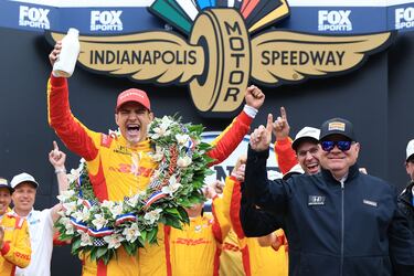 Álex Palou hace historia tras conquistar una de las carreras más importantes del automovilismo, las 500 Millas de Indianápolis.