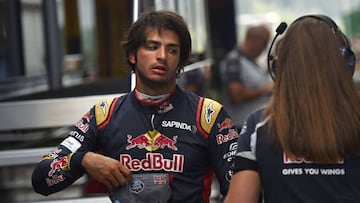 El madrileño despues de su sesión clasificatoria con su asistente de prensa Tabatha Valls.