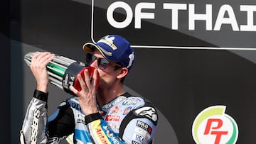 Álex Márquez en el podio de Tailandia.