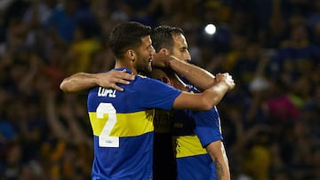 MENDOZA, ARGENTINA - NOVEMBER 03:  Lisandro L&oacute;pez of Boca Juniors (L) celebrates with teammates qualifying to the final after winning a semifinal match of Copa Argentina 2021 between Boca Juniors and Argentinos Juniors at Estadio Malvinas Argentinas on November 3, 2021 in Mendoza, Argentina. (Photo by Alexis Lloret/Getty Images)