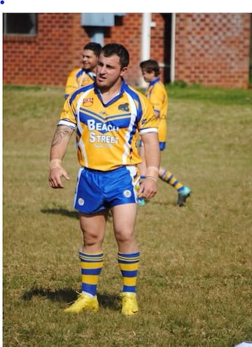 Con 14 años dejó la lucha por el rugby, llegando a jugar con los Warilla Gorillas con los que ganó la Premier League en 2011.