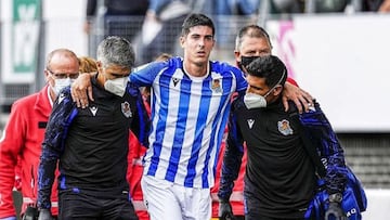 Carlos Fernández en el momento que sufrió la lesión de ligamento cruzado.