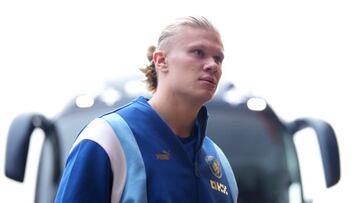 MANCHESTER, ENGLAND - JANUARY 14: Erling Haaland of Manchester City arrives at the stadium prior to prior to the Premier League match between Manchester United and Manchester City at Old Trafford on January 14, 2023 in Manchester, England. (Photo by Tom Flathers/Manchester City FC via Getty Images)