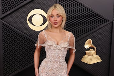 Sabrina Carpenter posa en la alfombra roja de los Premios Grammy 2026.