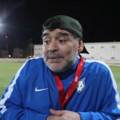 Palo de época de Maradona a Messi: incluso le imita...