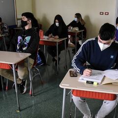 Así funciona el Bono Graduación de Enseñanza Media: revelan cuándo se pagará y el monto que se recibe