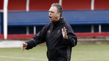 El entrenador de Osasuna, Joaquin Caparrós, debutará hoy en Butarque ante el Leganés.