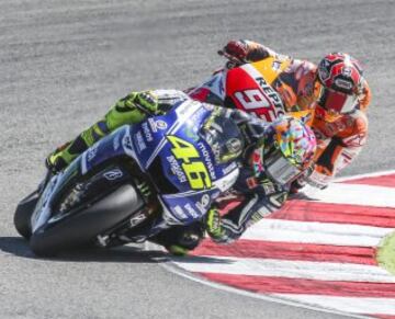 Valentino Rossi y Marc Márquez durante el GP de San Marino