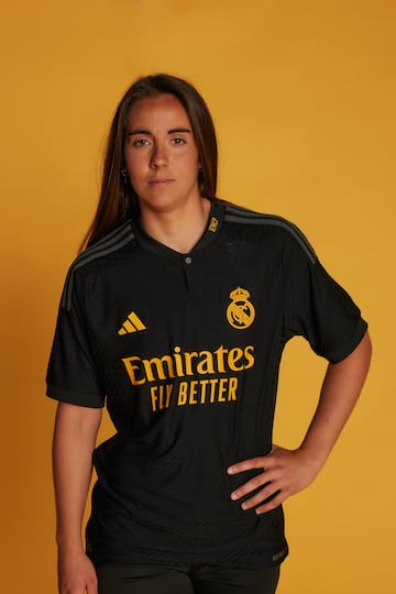 Negra con detalles amarillos, as赤 es la tercera equipaci車n del Real Madrid