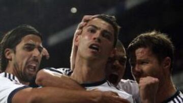 El delantero portugués celebra un tanto en el Bernabéu.