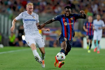 Vaclav Jamelka y Franck Kessie.