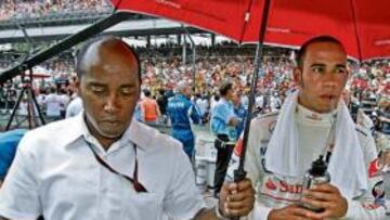 <b>ATACADOS. </b>Anthony Hamilton, el padre de Lewis, ya denunció en China 2007 que su hijo había recibido insultos de unos aficionados, supuestamente españoles.