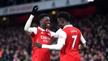 Arsenal continúa dando pasos firmes para obtener un nuevo título de Premier League y le ganaron al Manchester United en un partidazo desde Emirates Stadium.