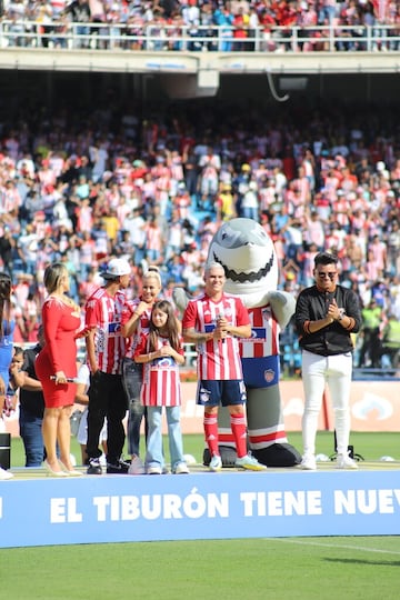 Ante más de 40 mil personas, Juan Fernando Quintero fue presentado en el estadio Metropolitano Roberto Meléndez como nuevo jugador de Junior de Barranquilla.