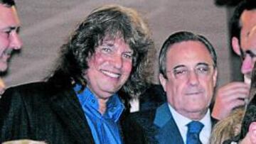 <b>MERCÉ EN EL PALCO. </b>El cantaor vio ganar a su equipo en casa.