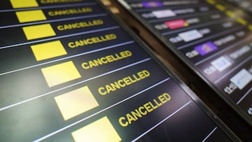 Boards with information about canceled flights are seen at Bangkok&#039;s Suvarnabhumi International airport amid the spread of the coronavirus disease (COVID-19), Thailand, June 3, 2020. REUTERS/Athit Perawongmetha