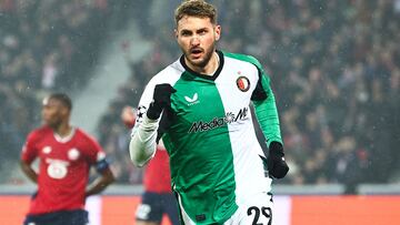 Feyenoord's Mexican forward #29 Santiago Gimenez celebrates scoring his team's first goal during the UEFA Champions League, league phase - matchday 8 football match between Lille OSC (LOSC) and Feyenoord Rotterdam at the Stade Pierre-Mauroy in Villeneuve-d'Ascq in Northern France, on January 29, 2025. (Photo by Sameer Al-Doumy / AFP)