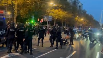 Las imágenes de tensión en el Roig Arena: cargas policiales por las protestas pro-Palestina