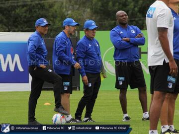 El técnico Jorge Luis Pinto dirigió su primer entrenamiento con Millonarios. Los jugadores realizaron trabajos físicos y fútbol en espacio reducido.