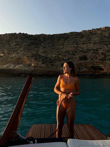 Vinicius Jr hits the beach with friends: the rich and famous on vacation