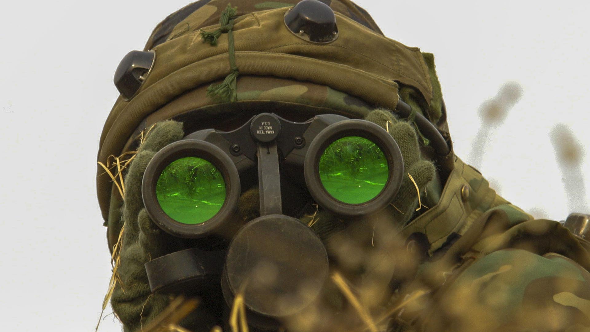 Un soldado surcoreano observa la zona desmilitarizada entre Corea del Norte y Corea del Sur.