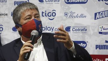 Hernán Darío 'Bolillo' Gómez en su presentación oficial como nuevo DT del Medellín.